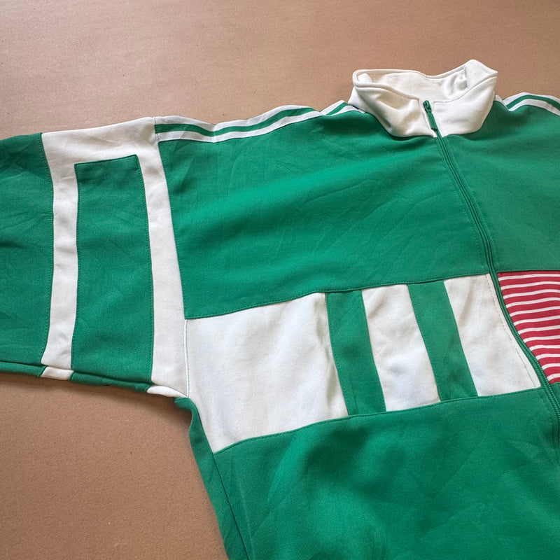 Detailansicht: Sourced limited accessories and clothes Adidas St. Girons vintage green track jacket – Logo, Nähte oder Material