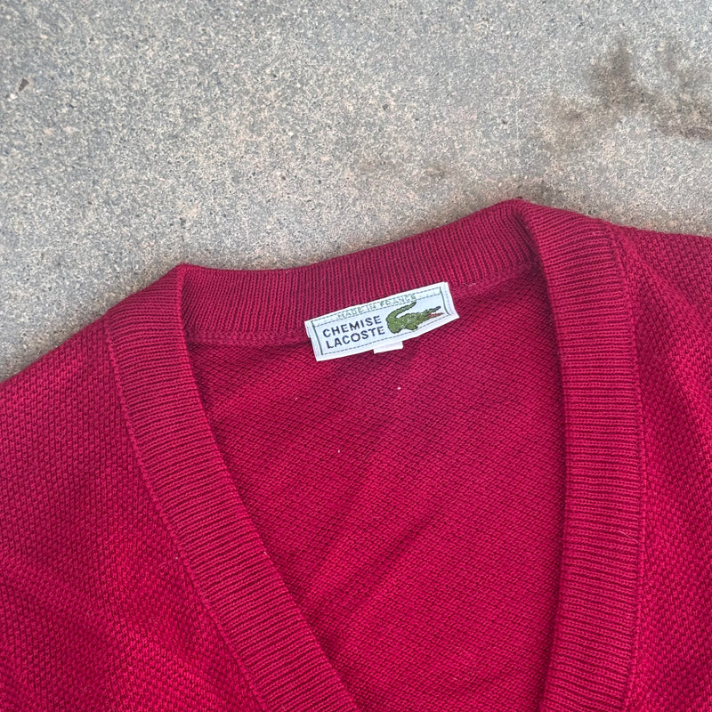 Detailansicht: Sourced limited accessories and clothes Lacoste vintage knitted red vest – Logo, Nähte oder Material