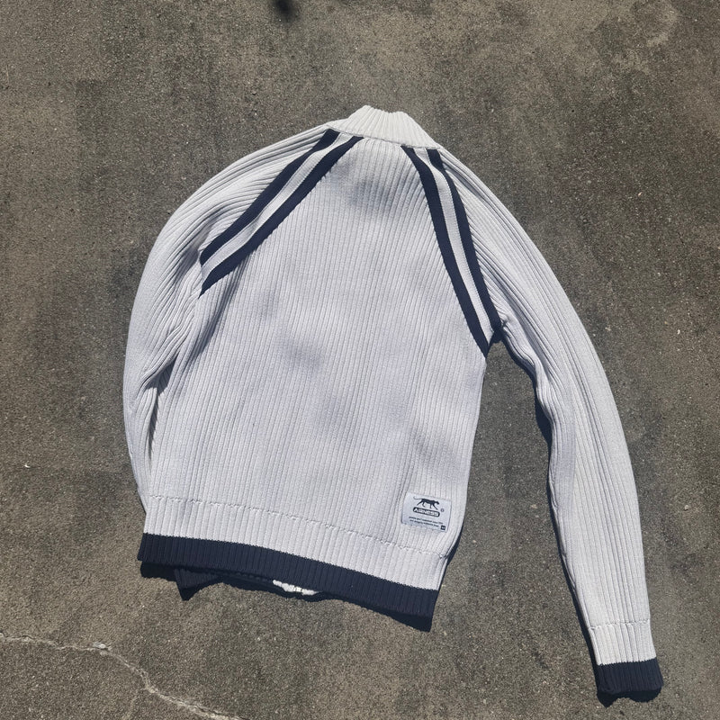 Detailansicht: Sourced limited accessories and clothes Airness streetwear 00s knitted zip jacket – Logo, Nähte oder Material