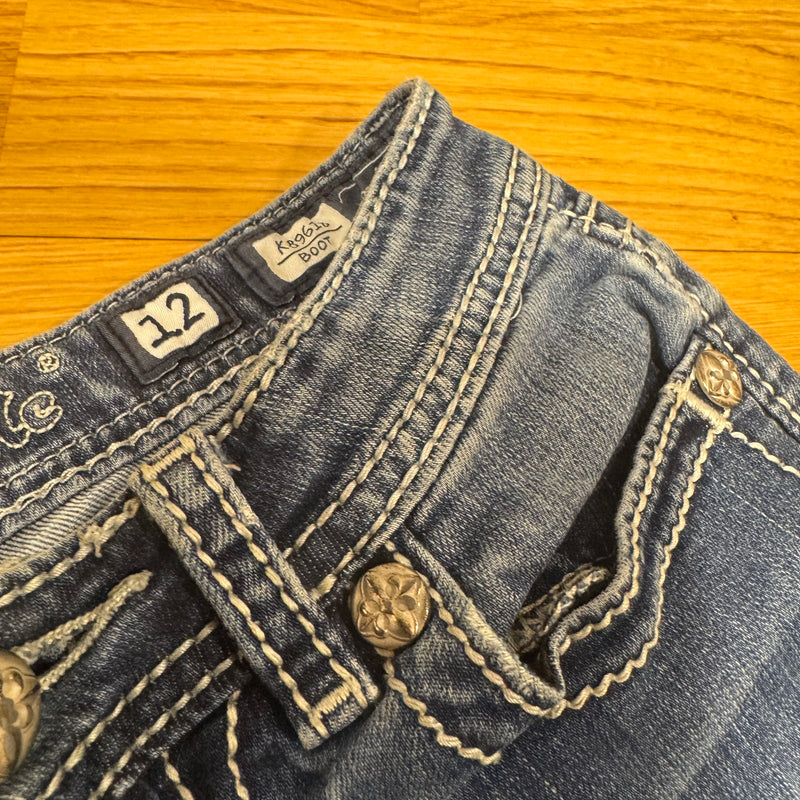 Detailansicht: Sourced limited accessories and clothes Miss Me y2k rhinestones wide leg jeans – Logo, Nähte oder Material