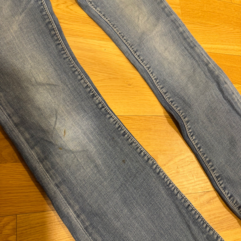 Detailansicht: Sourced limited accessories and clothes Miss Me y2k rhinestones wide leg jeans – Logo, Nähte oder Material