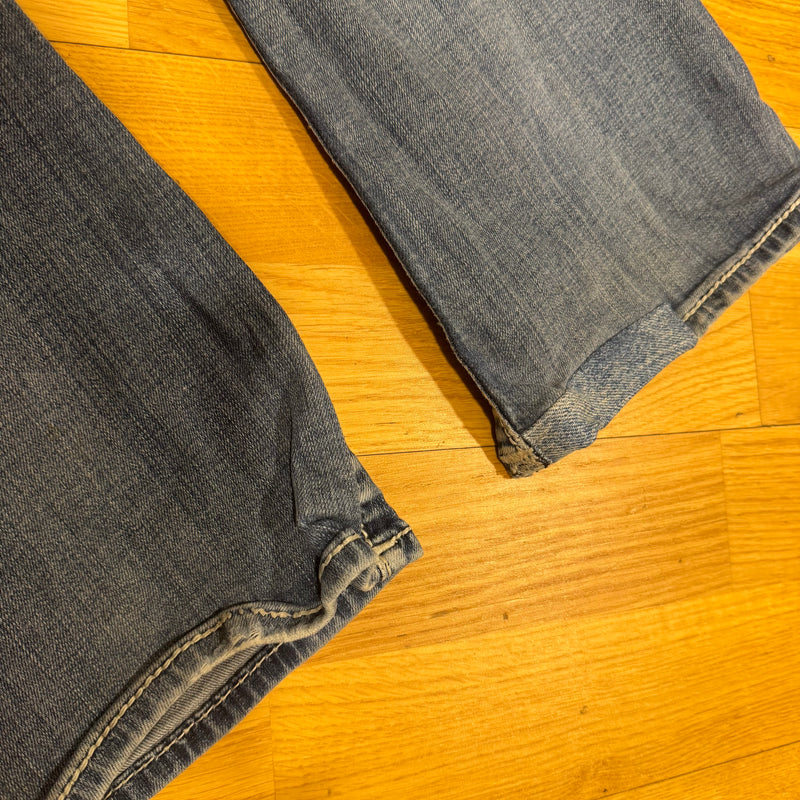 Detailansicht: Sourced limited accessories and clothes Miss Me y2k rhinestones wide leg jeans – Logo, Nähte oder Material