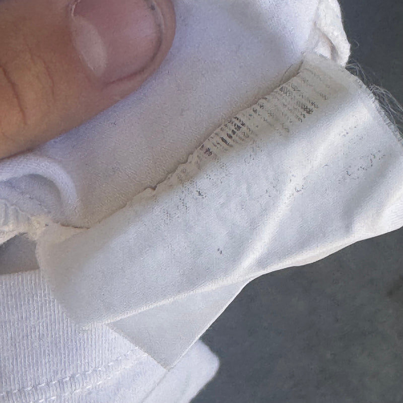 Detailansicht: Sourced limited accessories and clothes Burberry London white cropped T-shirt – Logo, Nähte oder Material