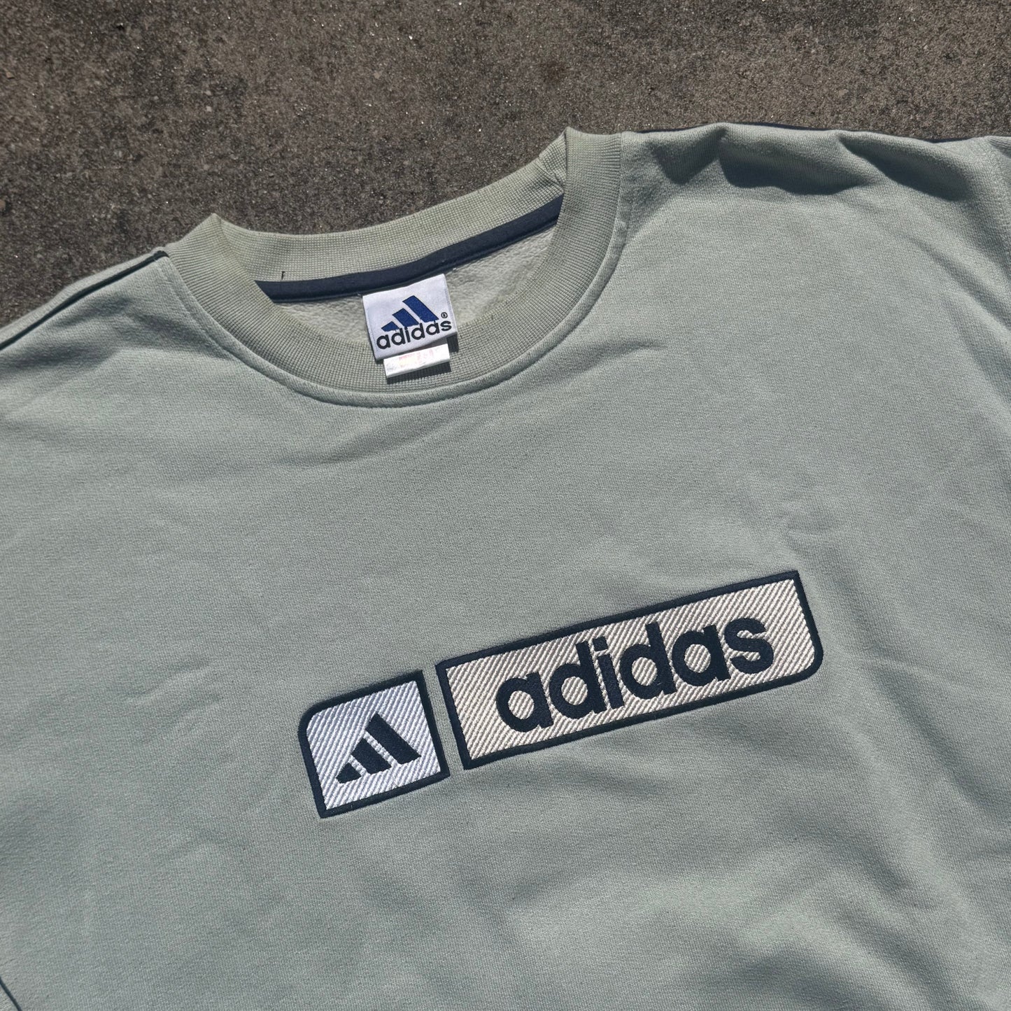 Adidas 00s streetwear retro sweatshirt