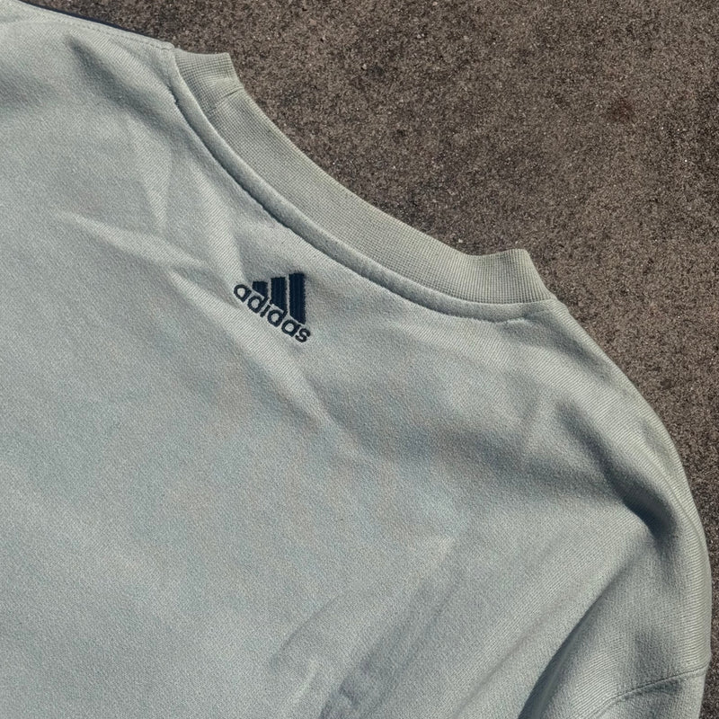 Detailansicht: Sourced limited accessories and clothes Adidas 00s streetwear retro sweatshirt – Logo, Nähte oder Material