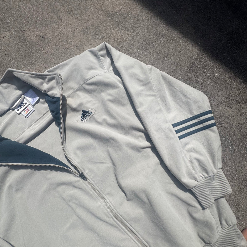 Detailansicht: Sourced limited accessories and clothes Adidas 90s cream fleece track jacket – Logo, Nähte oder Material
