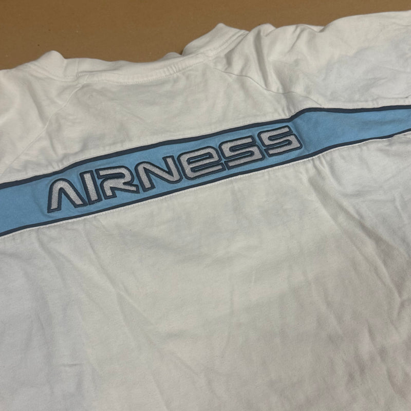 Detailansicht: Sourced limited accessories and clothes Airness streetwear 00s t-shirt – Logo, Nähte oder Material