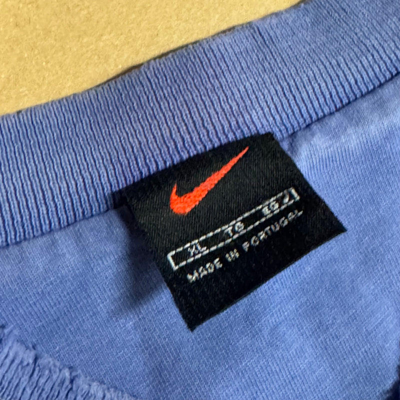 Detailansicht: Sourced limited accessories and clothes Nike vintage purple plain t-shirt – Logo, Nähte oder Material
