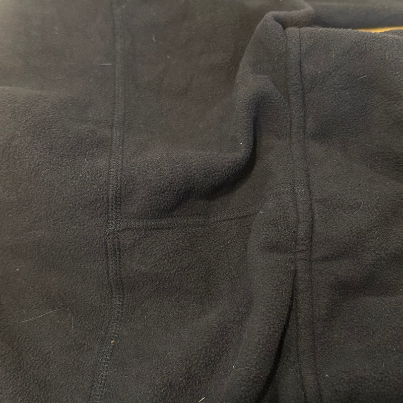 Detailansicht: Sourced limited accessories and clothes The North Face black quarter zip fleece – Logo, Nähte oder Material