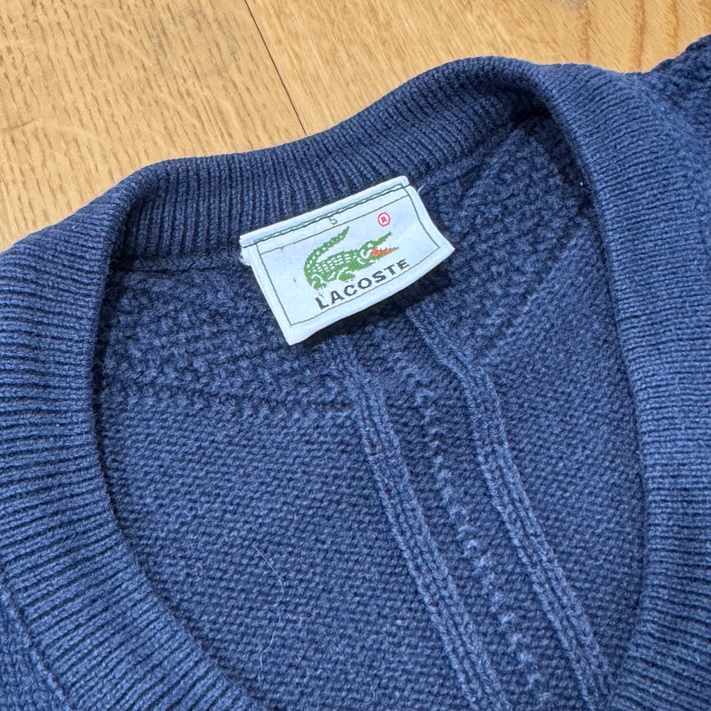 Detailansicht: Sourced limited accessories and clothes Lacoste vintage knitted sweatshirt – Logo, Nähte oder Material