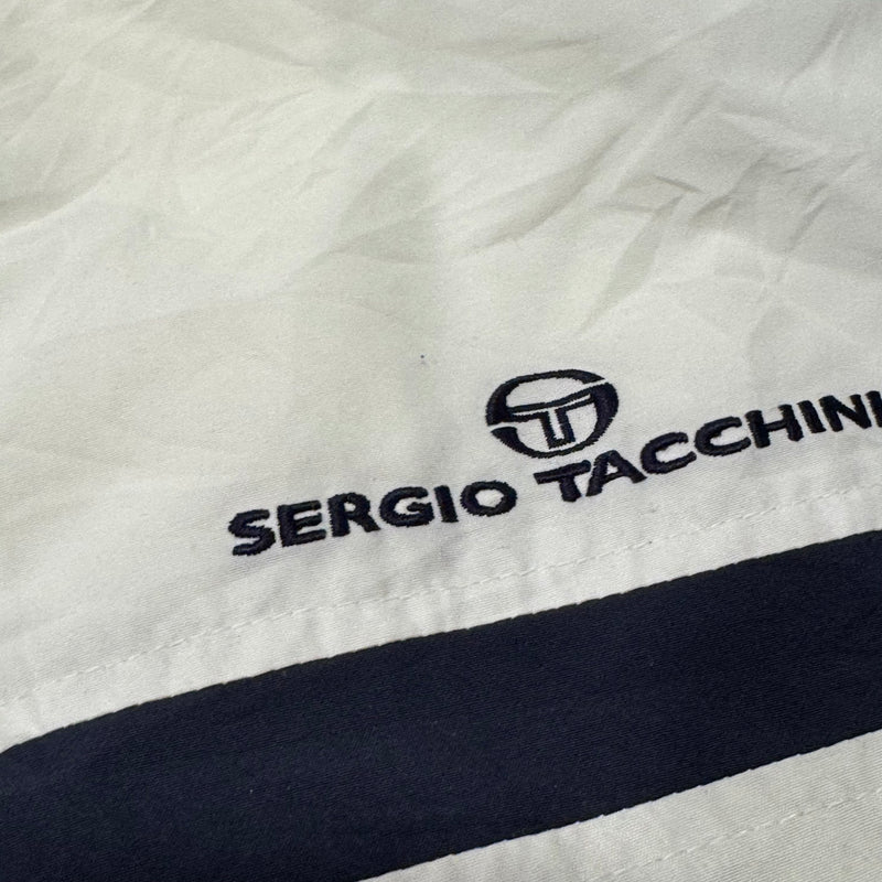 Detailansicht: Sourced limited accessories and clothes Sergio Tacchini vintage white track jacket – Logo, Nähte oder Material