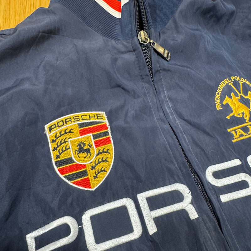 Detailansicht: Sourced limited accessories and clothes La Martina Porsche 2012 retro track jacket – Logo, Nähte oder Material
