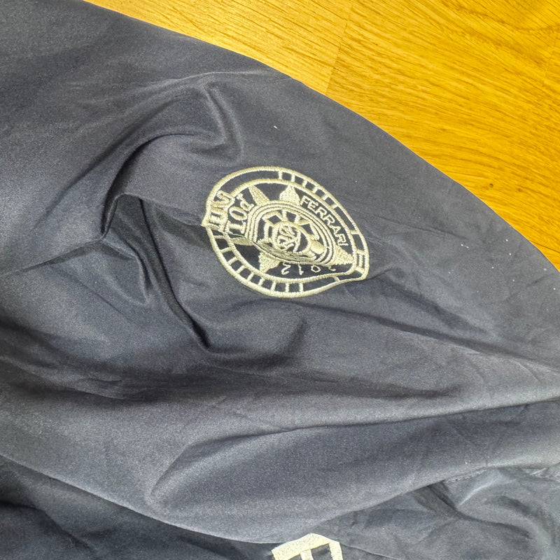 Detailansicht: Sourced limited accessories and clothes La Martina Porsche 2012 retro track jacket – Logo, Nähte oder Material