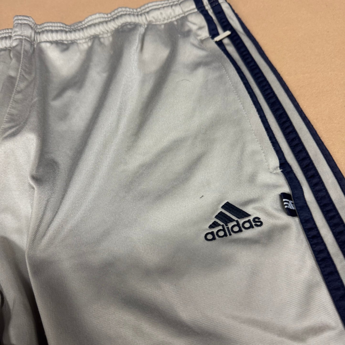 Adidas vintage baggy cream trackpants