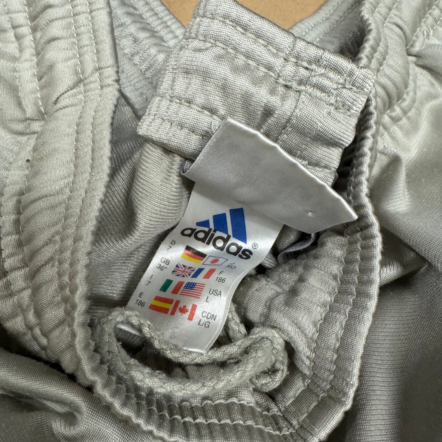 Adidas vintage baggy cream trackpants