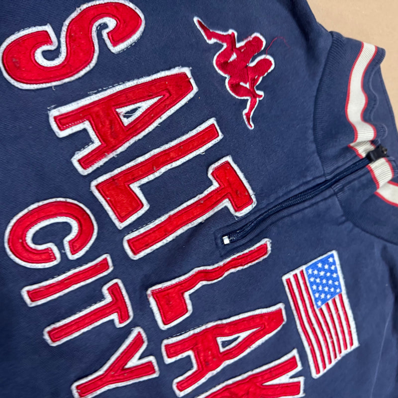 Detailansicht: Sourced limited accessories and clothes Kappa Salt Lake USA quarter zip sweater – Logo, Nähte oder Material