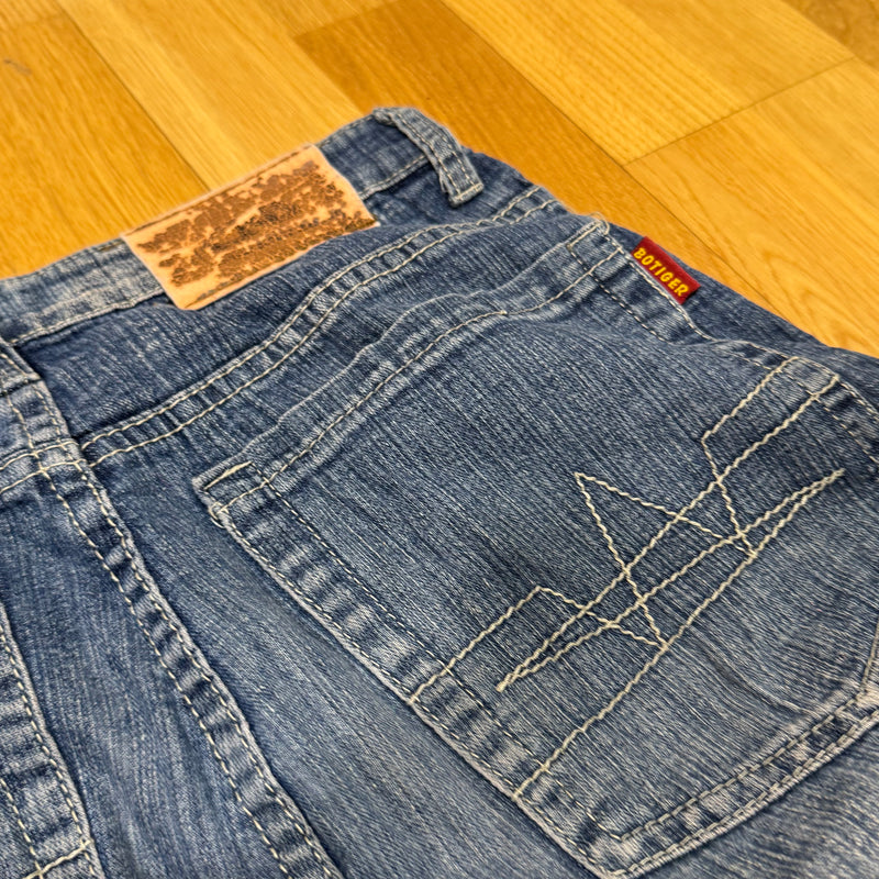 Detailansicht: Sourced limited accessories and clothes Japanese vintage dragon baggy jeans – Logo, Nähte oder Material