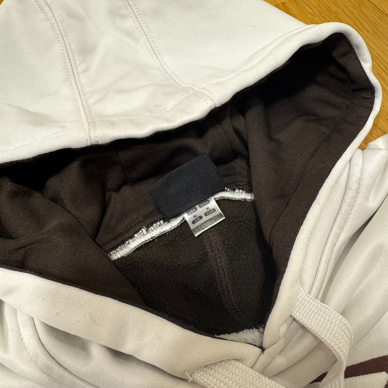 Detailansicht: Sourced limited accessories and clothes Umbro streetwear 00s white hoodie – Logo, Nähte oder Material