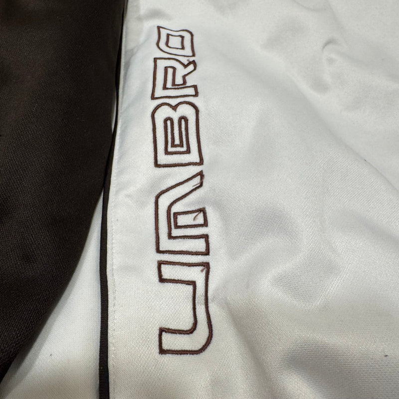 Detailansicht: Sourced limited accessories and clothes Umbro streetwear 00s white hoodie – Logo, Nähte oder Material