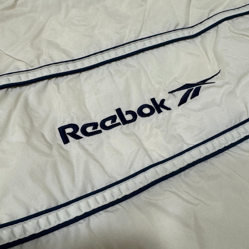 Detailansicht: Sourced limited accessories and clothes Reebok vintage cream womens track jacket – Logo, Nähte oder Material