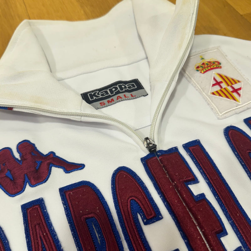 Detailansicht: Sourced limited accessories and clothes Kappa Barcelona white streetwear track jacket – Logo, Nähte oder Material
