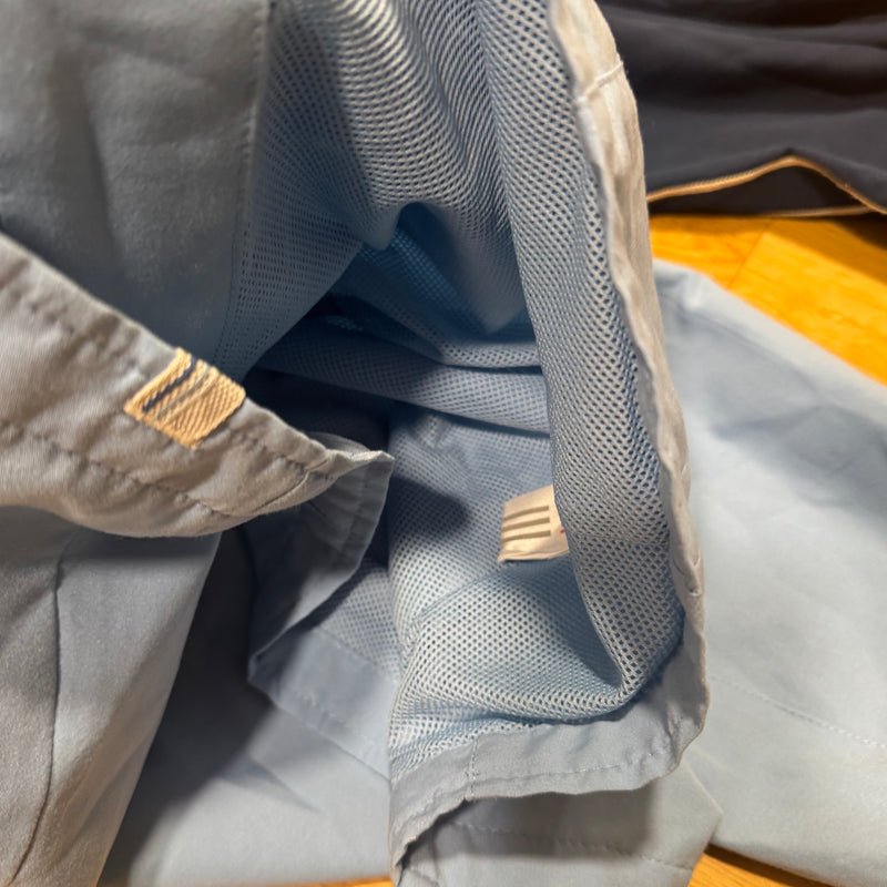 Detailansicht: Sourced limited accessories and clothes Adidas vintage blue track set (jacket & pants) – Logo, Nähte oder Material