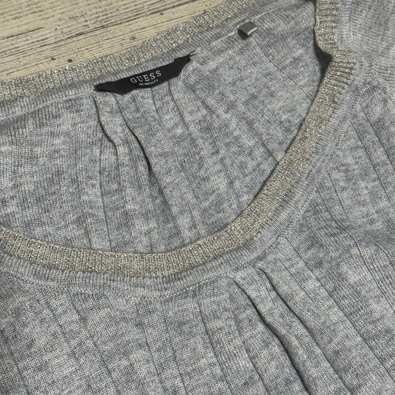 Detailansicht: Sourced limited accessories and clothes Guess glitter grey classic dress – Logo, Nähte oder Material