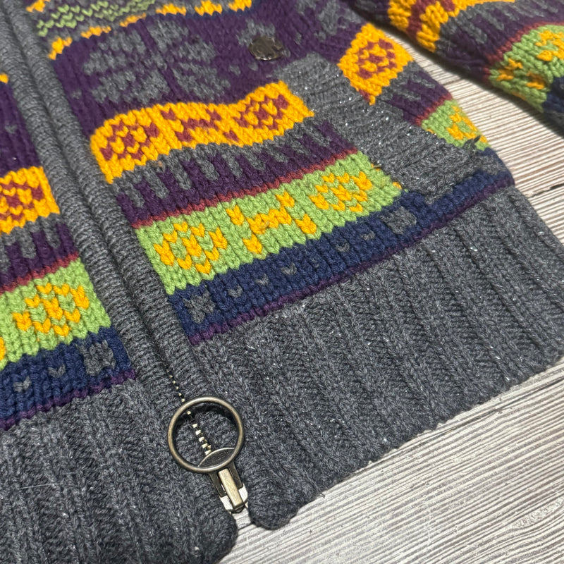 Detailansicht: Sourced limited accessories and clothes Vintage Replay “handmade knitwear” colourful jacket – Logo, Nähte oder Material