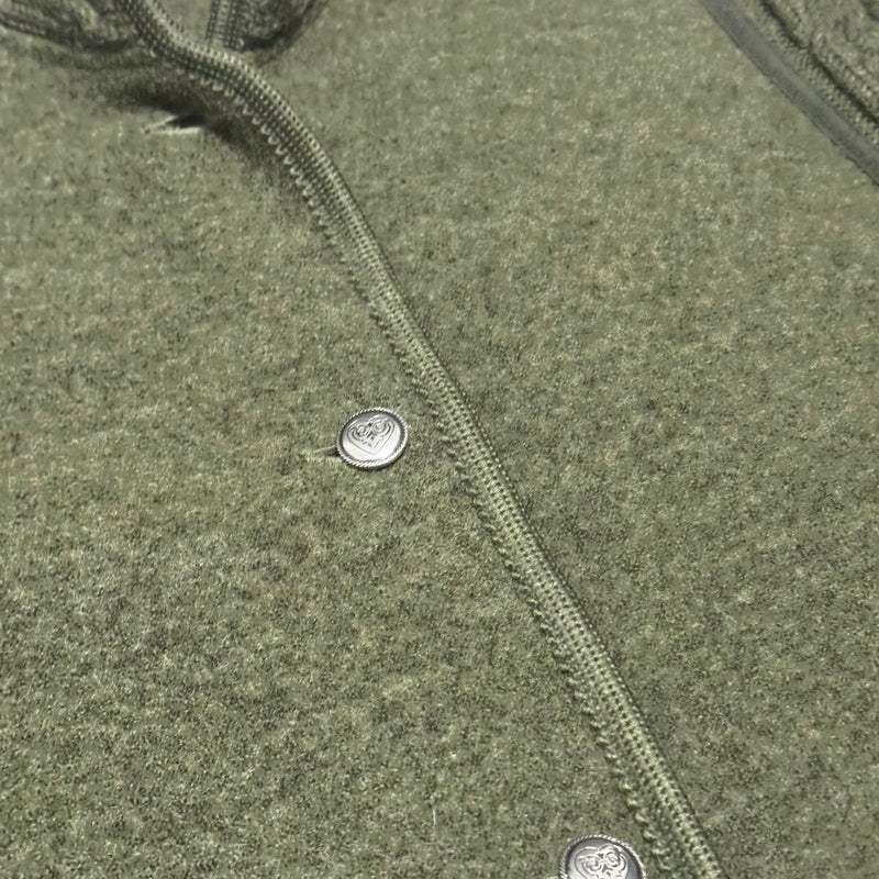 Detailansicht: Sourced limited accessories and clothes Kitz Pichlar Austria green wool coat – Logo, Nähte oder Material