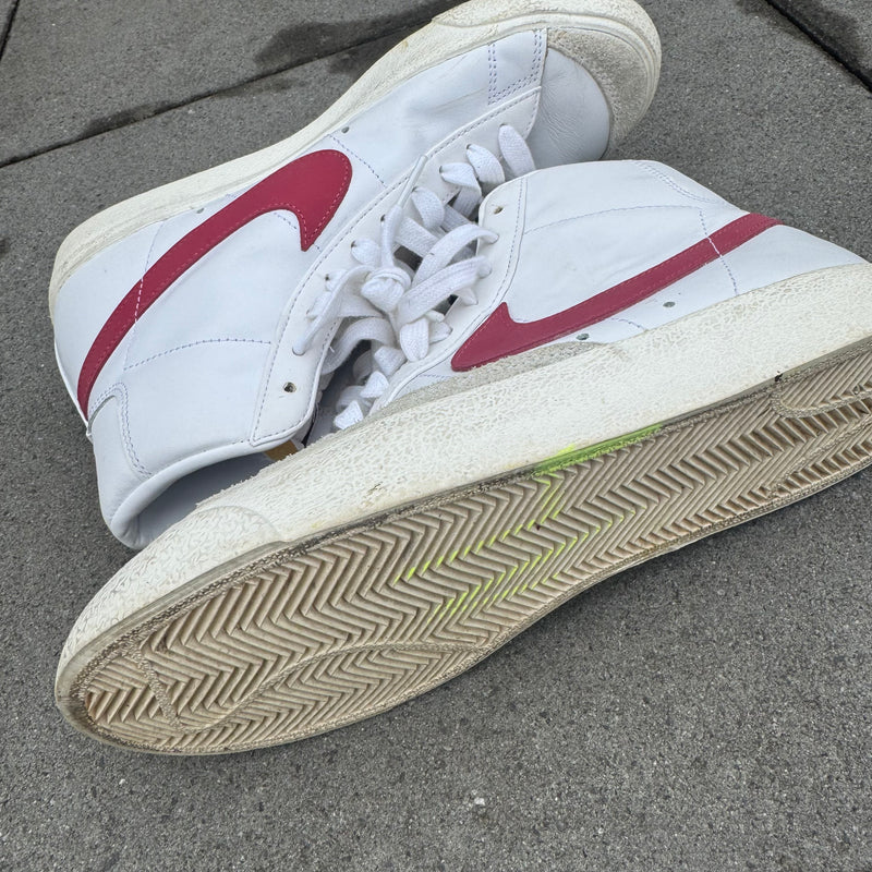 Detailansicht: Sourced limited accessories and clothes Nike Blazer Mid ’77 Vintage White Mantra Orange – Logo, Nähte oder Material