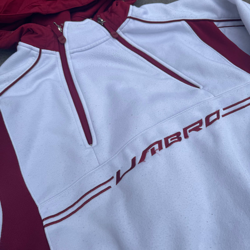 Detailansicht: Sourced limited accessories and clothes Umbro streetwear 00s white hoodie – Logo, Nähte oder Material