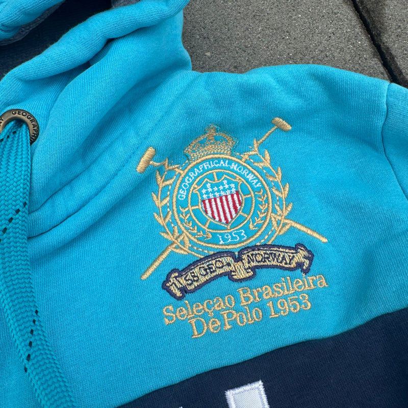 Detailansicht: Sourced limited accessories and clothes Geographical Norway Brazil Royal Polo hoodie – Logo, Nähte oder Material