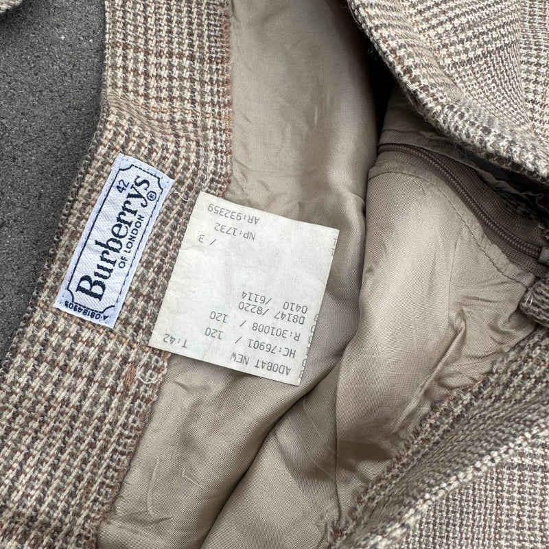Detailansicht: Sourced limited accessories and clothes Burberry’s of London women blazer set – Logo, Nähte oder Material