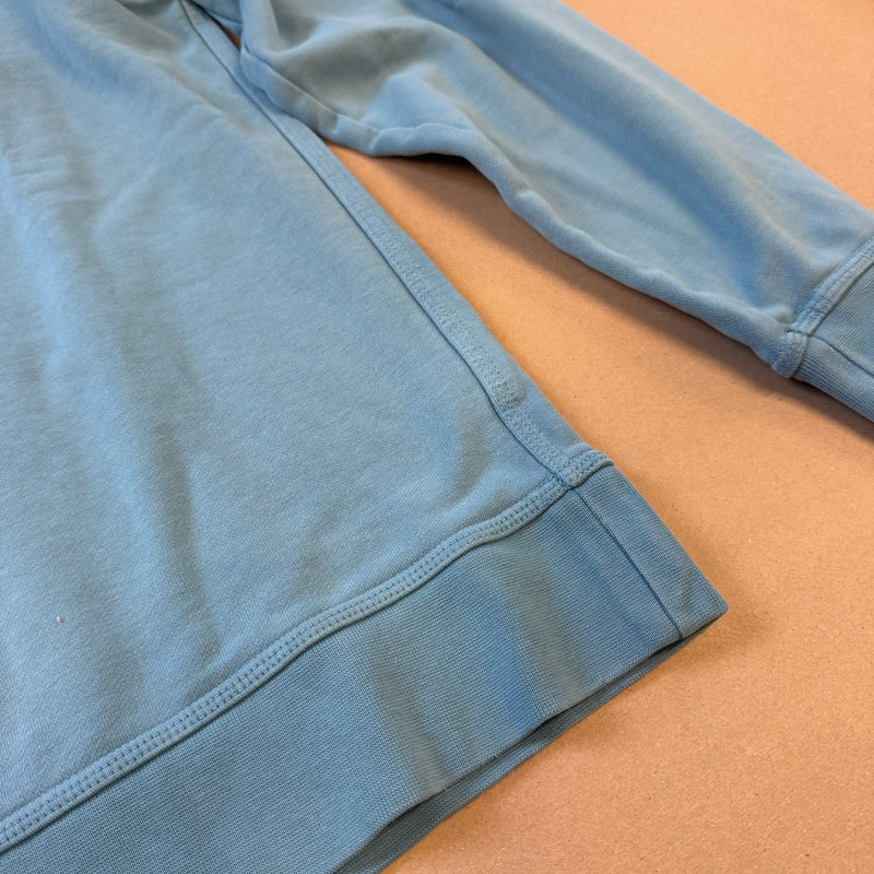 Detailansicht: Sourced limited accessories and clothes Nike baby blue swoosh crewneck – Logo, Nähte oder Material