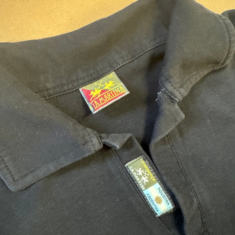 Detailansicht: Sourced limited accessories and clothes La Martina Porsche Stuttgart slim polo – Logo, Nähte oder Material