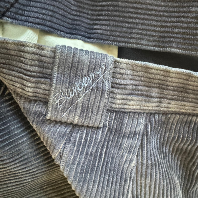 Detailansicht: Sourced limited accessories and clothes Burberry Leisure vintage loose pants – Logo, Nähte oder Material