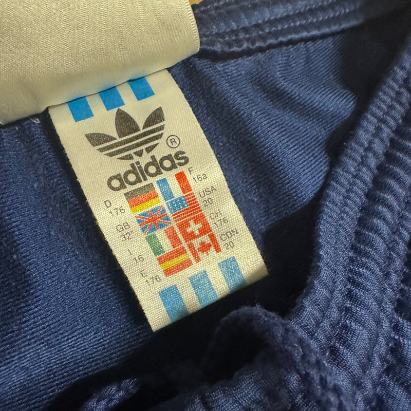 Detailansicht: Sourced limited accessories and clothes Adidas vintage blue baggy track pants – Logo, Nähte oder Material