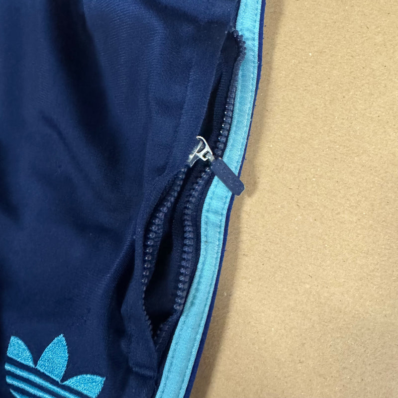 Detailansicht: Sourced limited accessories and clothes Adidas vintage blue baggy track pants – Logo, Nähte oder Material