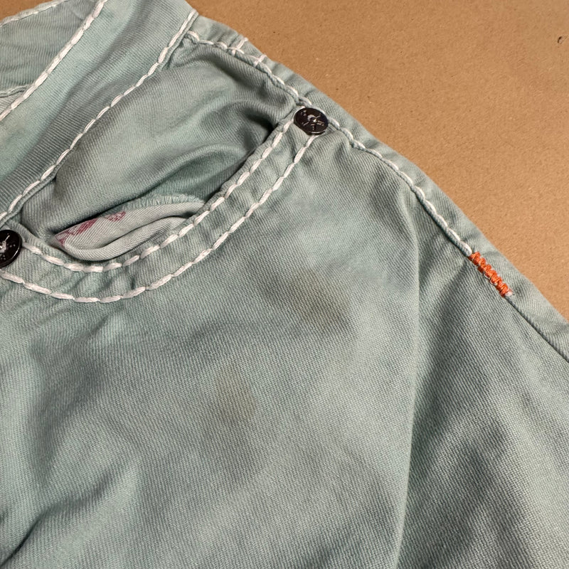 Detailansicht: Sourced limited accessories and clothes True Religion turquoise vintage pants – Logo, Nähte oder Material
