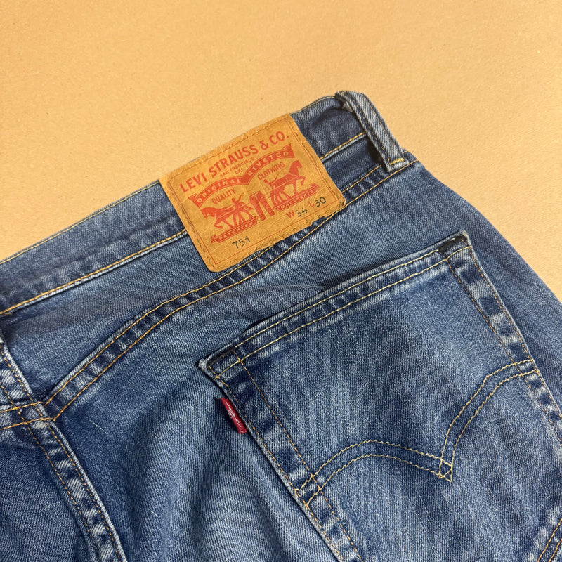Detailansicht: Sourced limited accessories and clothes Levi Strauss vintage straight leg denim jeans – Logo, Nähte oder Material