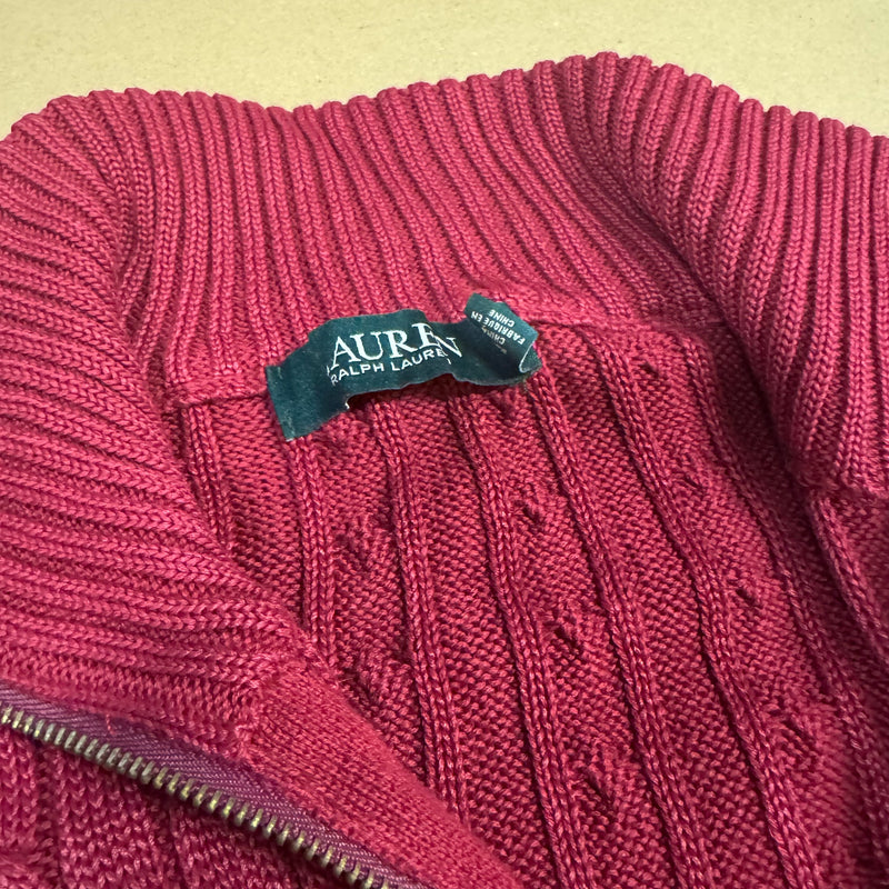 Detailansicht: Sourced limited accessories and clothes Lauren Ralph Lauren burgundy knitted zip-up – Logo, Nähte oder Material