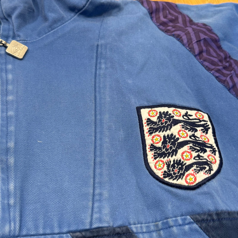 Detailansicht: Sourced limited accessories and clothes Umbro Three Lions England vintage sweatshirt – Logo, Nähte oder Material