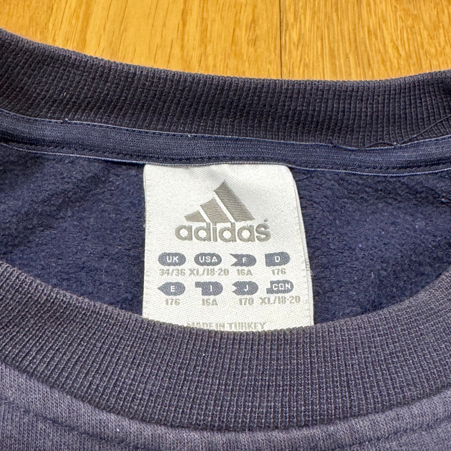 Adidas vintage 90s sweatshirt