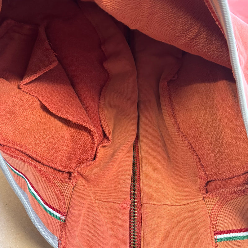 Detailansicht: Sourced limited accessories and clothes Aeronautica Militare orange zip-up jacket – Logo, Nähte oder Material