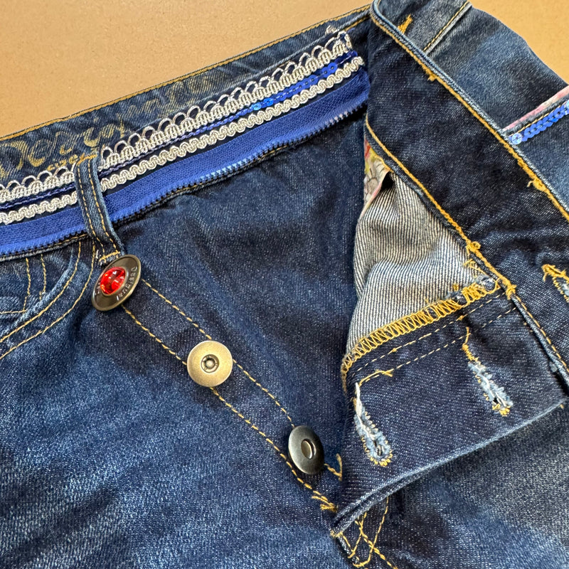 Detailansicht: Sourced limited accessories and clothes Vintage Desigual embroidered y2k skirt – Logo, Nähte oder Material