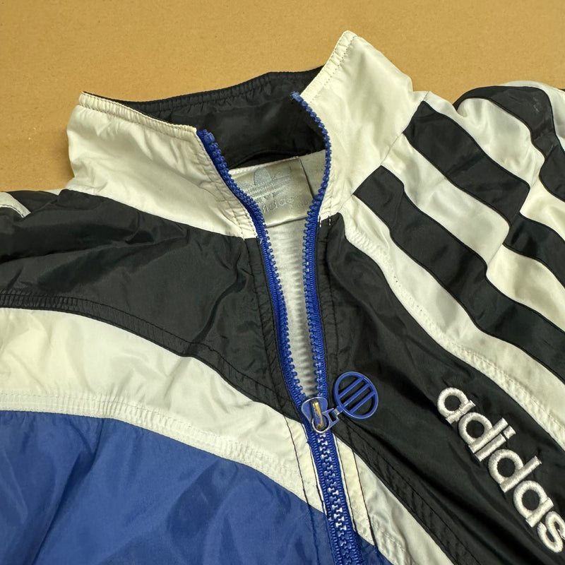 Detailansicht: Sourced limited accessories and clothes Adidas vintage 80s blue track jacket – Logo, Nähte oder Material