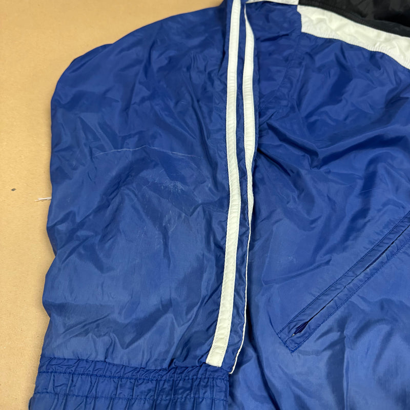 Detailansicht: Sourced limited accessories and clothes Adidas vintage 80s blue track jacket – Logo, Nähte oder Material