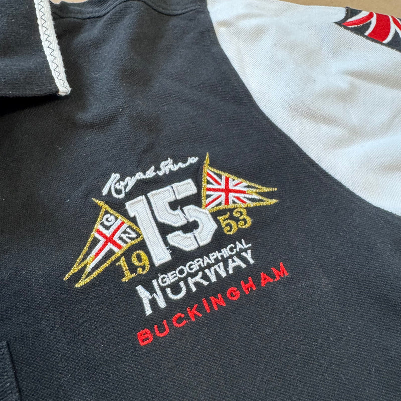 Detailansicht: Sourced limited accessories and clothes Geographical Norway Manchester polo – Logo, Nähte oder Material