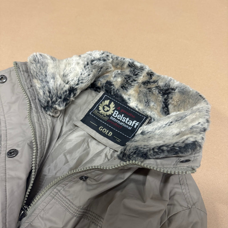 Detailansicht: Sourced limited accessories and clothes Belstaff vintage cream women’s jacket – Logo, Nähte oder Material