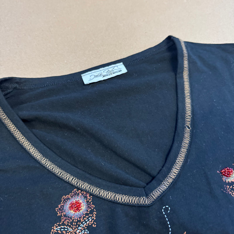 Detailansicht: Sourced limited accessories and clothes Millenium floral vintage women’s long sleeve – Logo, Nähte oder Material